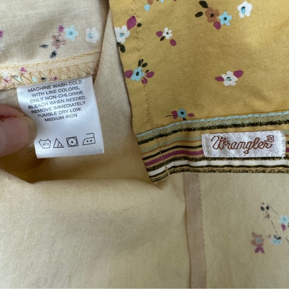 Wrangler Western Aztec Floral Print Pearl Snap Button Down Shirt - Picture 10 of 10